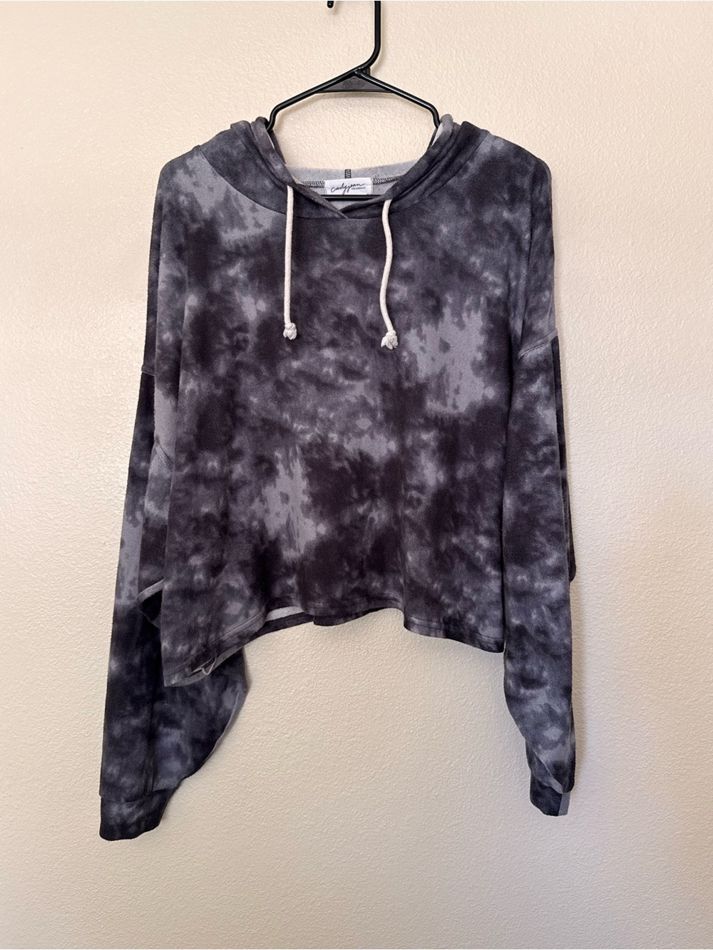Carly Jean Los Angeles Black & Gray Tie-Dye Cropped Hoodie